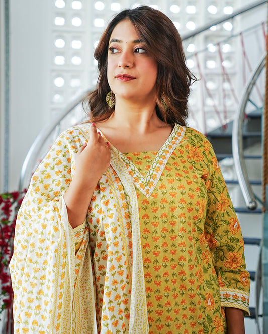 Sunehri Handblock Floral Kurta Set